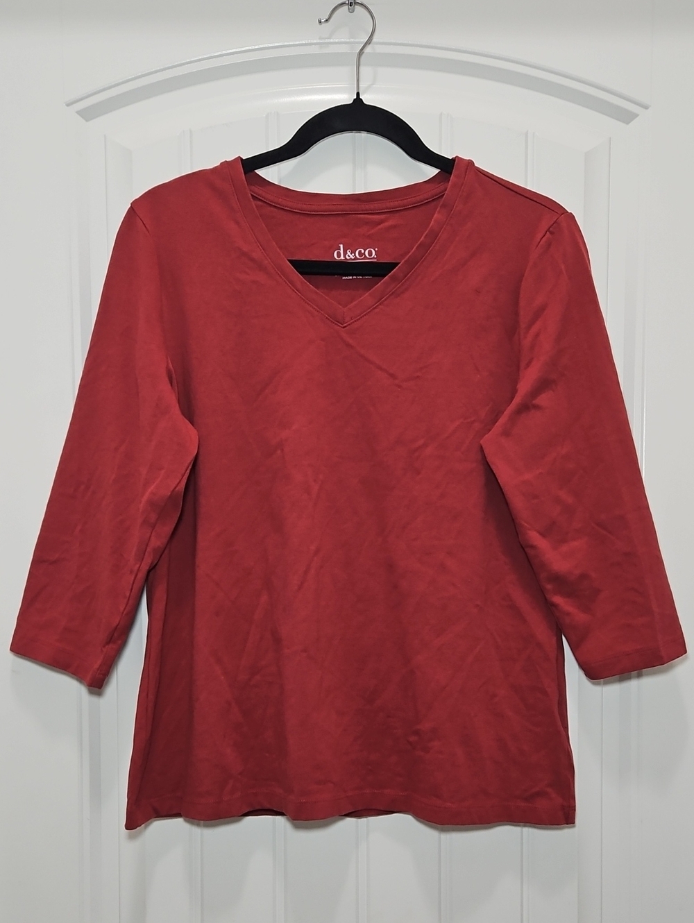 d&co Essentials Women's Red V-Neck 3/4 Sleeve Tee New Small Casual